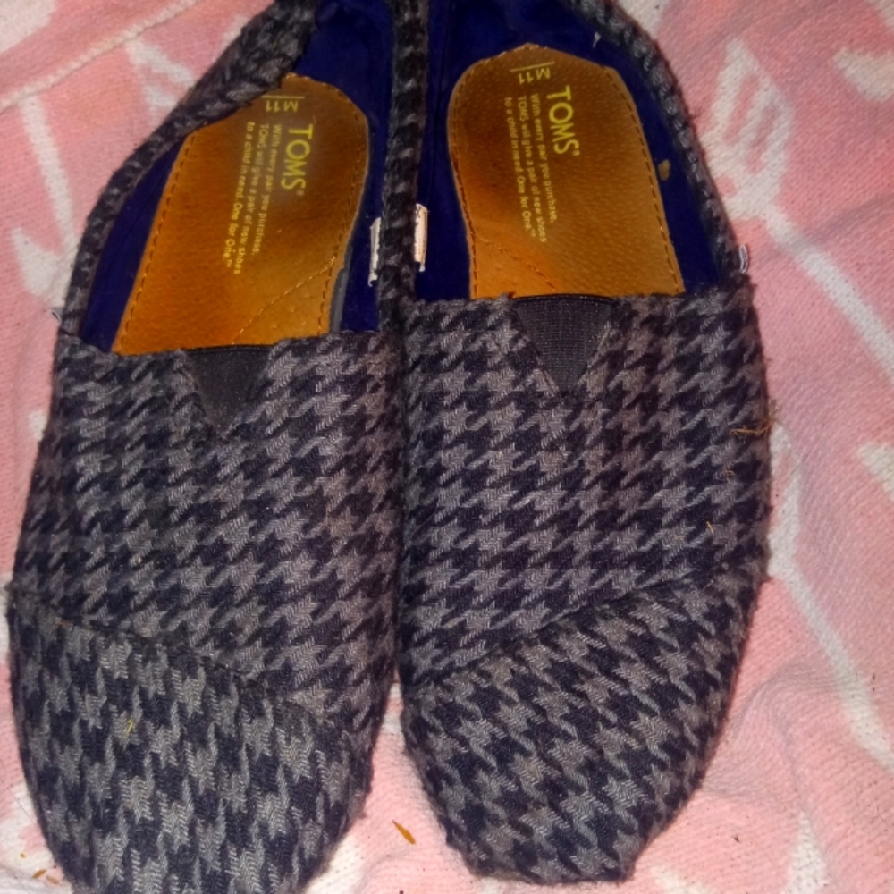 Toms Slip Ons. Size 11W